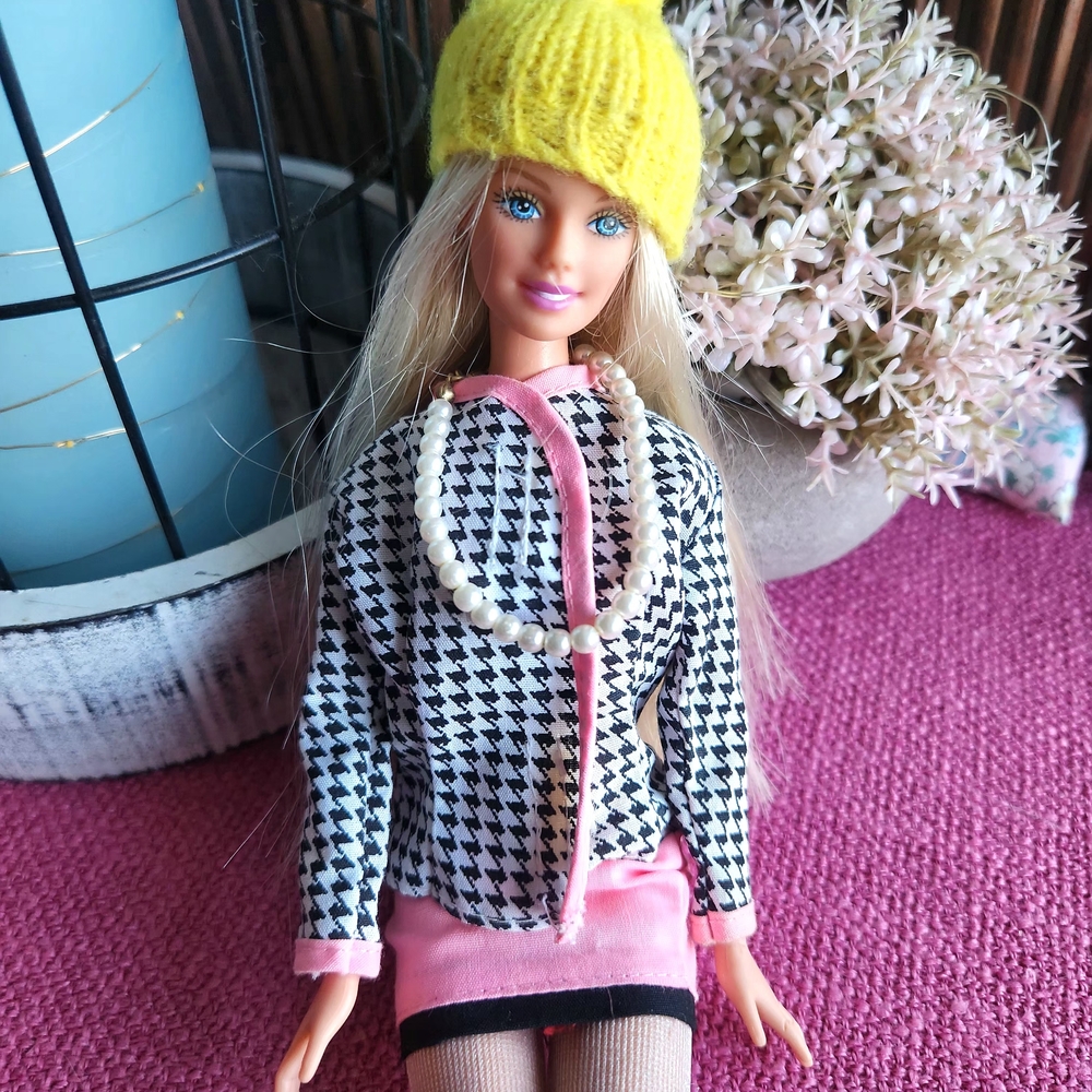 Vtg. 1998 Blonde Barbie -Redress Limited Time